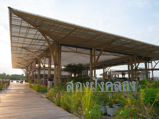 ร้านอาหารริมแม่น้ำเจ้าพระยา ปากเกร็ด นนทบุรี