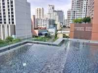 Infinity Pool สระว่ายน้ำลอยฟ้า @Skyview Hotel