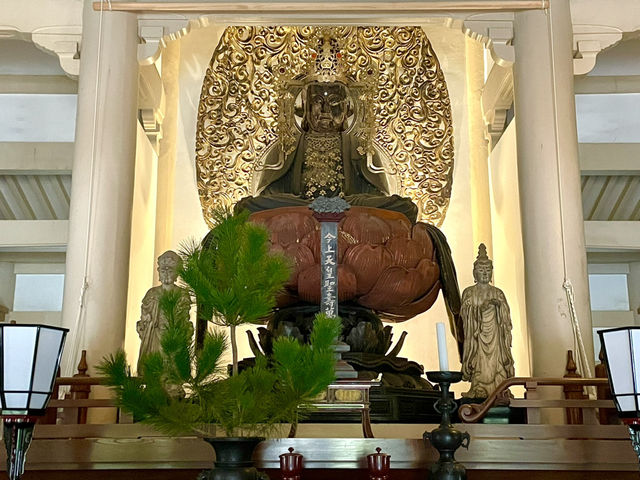 【神奈川県】仏殿の天井画を仰ぎ見る