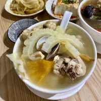 【高雄】美良家｜高醫附近CP值很高的文青燉湯店 ！用餐時間總是高朋滿座