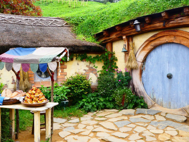 A place for Hobbit enthusiasts - Hobbiton Village in New Zealand