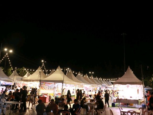เที่ยวแจ่มจันทร์ Street Food ฮาโลวีน