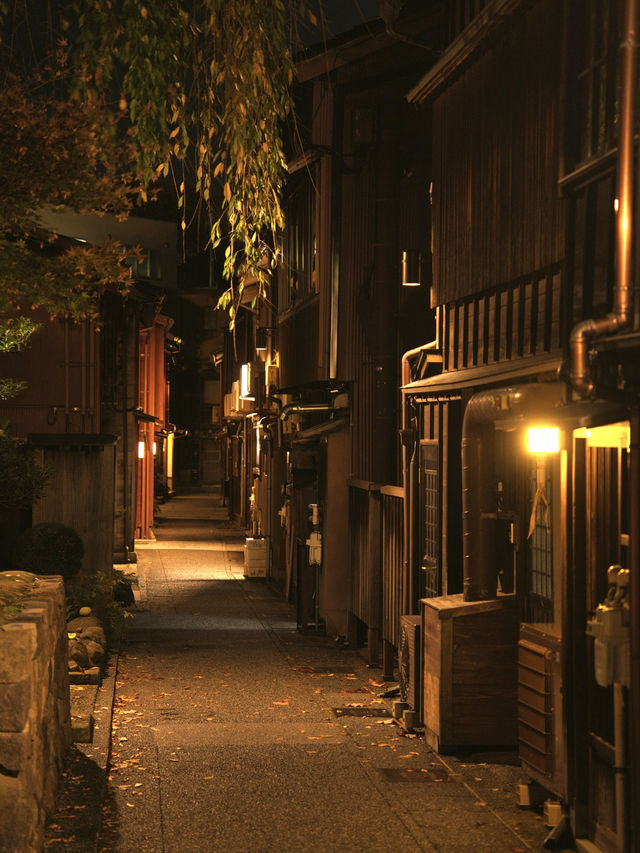 【石川】夜が更ける時間帯からの散策がおすすめ‼️薄暗い町屋街で風情を堪能🥰