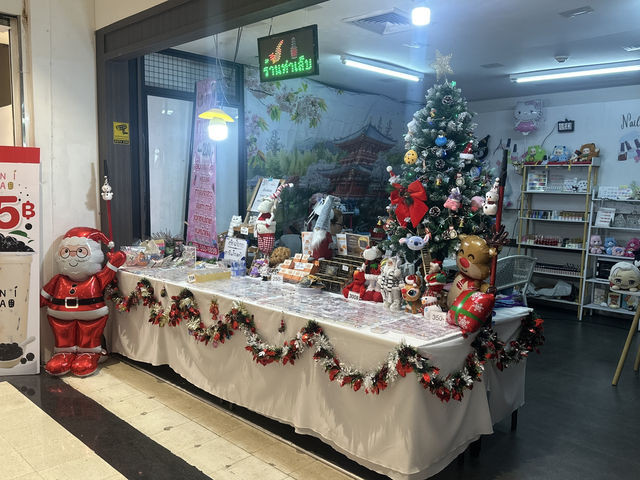 ชมต้นคริสต์มาสธีมดิสนีย์ เดินชอปปิ้งเพลิน 🛍️🎄✨