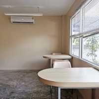 Curb Cafe คาเฟ่ในบ้านสไตล์มินิมอล