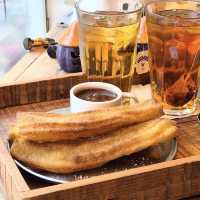 【韓国】あつあつのチョコをつけて食べるチュロスが最高のカフェ