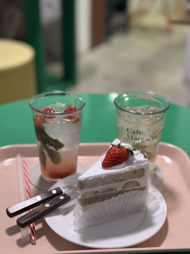 연남동 인스타 핫플, 크리스마스 분위기 카페 ‘마가렛연남’