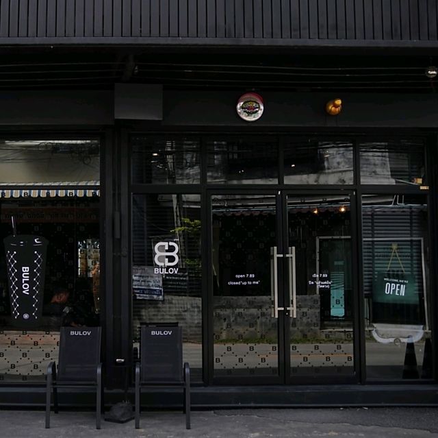 泰國清邁_BULOV Coffee_黑色工業咖啡店