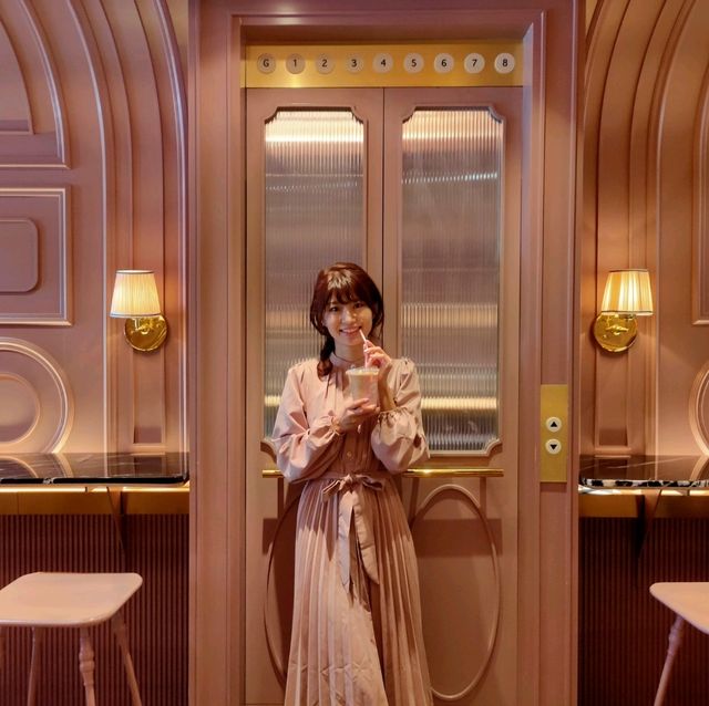 【バンコク】ピンクで可愛い The Cassette Coffee Bar