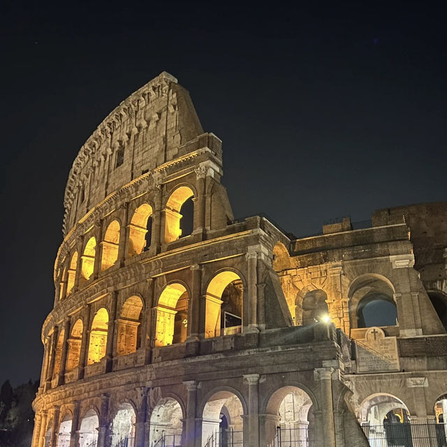 Stepping Back in Time: My Awe-Inspiring Visit to the Colosseum in Rome!