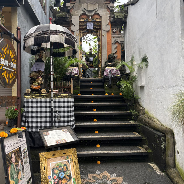 【ウブド】外国人観光客に大人気「サンサンワルン（Sun Sun Warung）」