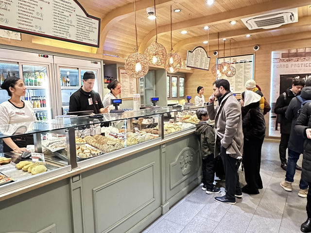 義大利米蘭 當地熱門麵包店 Panzerotti Luini