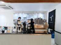 Transit Number 8 คาเฟ่เชียงใหม่ 