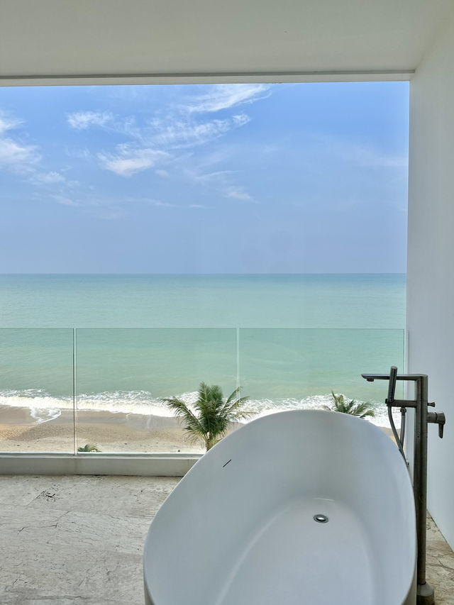 โรงแรมริมหาดขนอม วิวทะเลทุกห้อง