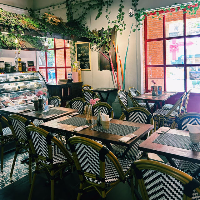🕯️ดินเนอร์วันนิมมาน ร้าน “The Haapy Frog"