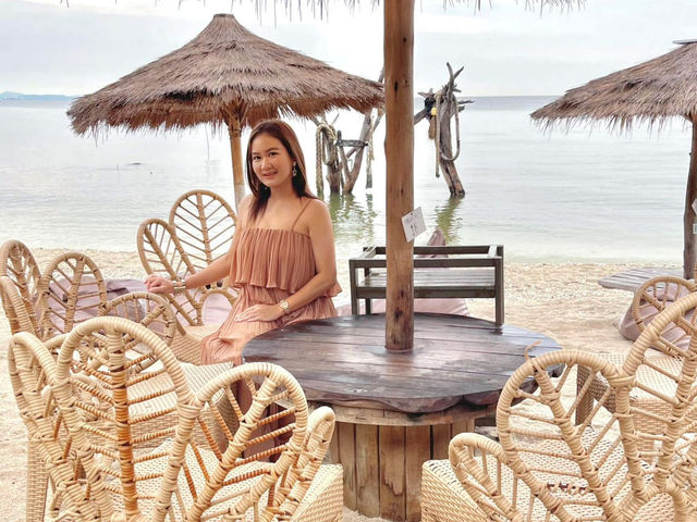 “ซีฟู้ดคลับบางแสน” ร้านสวยริมทะเลบางแสน