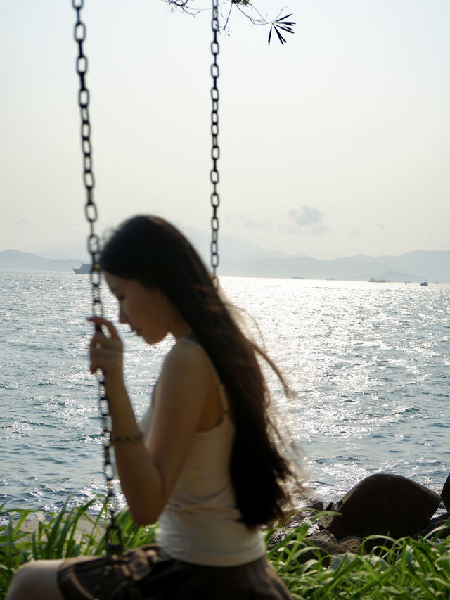 🌅✨ 探索香港的隱藏寶地——堅尼地城的沙灣徑和海邊鞦韆！