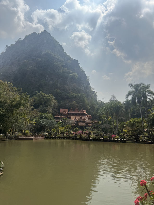 วัดถ้ำเขาวง อุทัยธานี