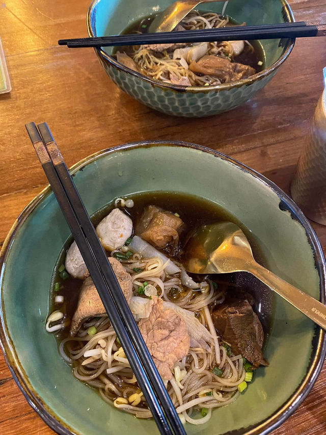  เจ๊กเม้ง ก๋วยเตี๋ยวเนื้อต้นตำรับเพชรบุรี