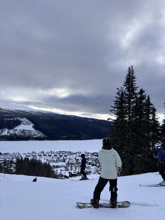🏔️ Skiing Adventure in Åre: A 2-Day Getaway with Snow, Fun, and Maggie! ❄️