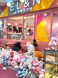 A PINK DATE AT EL & N LONDON CAFE PAVILLION