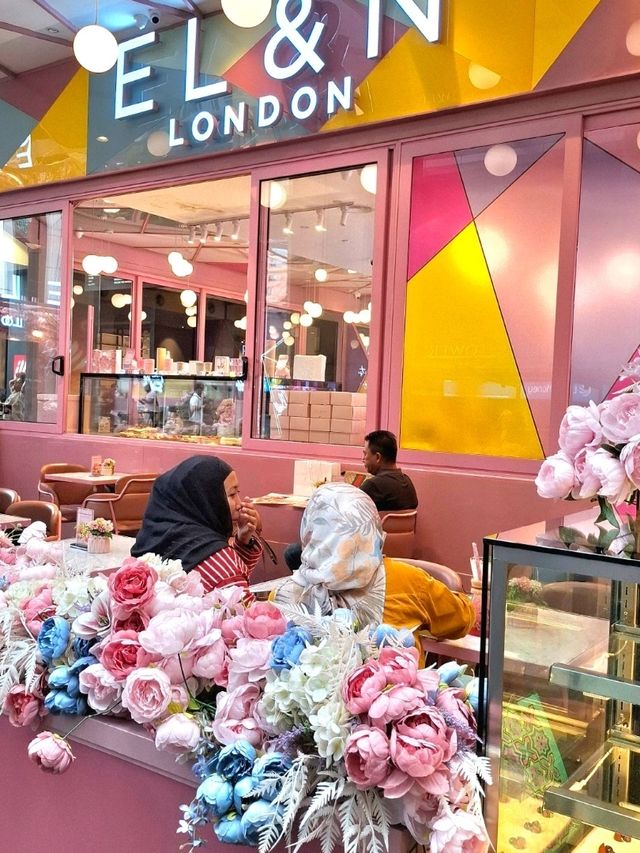 A PINK DATE AT EL & N LONDON CAFE PAVILLION