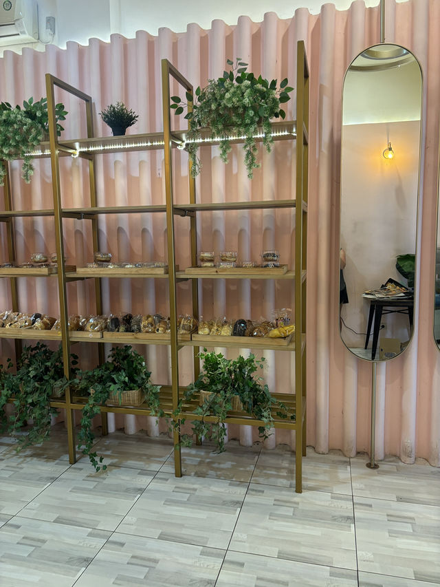 Little Hara Pink Bakery: Sweet Treats in Tambolaka 🎂🍞