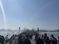 🏞️ **【杭州西湖與斷橋：詩意與浪漫的交匯】** 🌸  