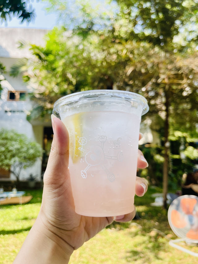 To Chare (ทูแชร์) คาเฟ่สไตล์โฮมมี่
