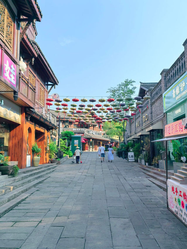 Discover Ciqikou Ancient Town, A mix of Ming and Qing Dysnaties
