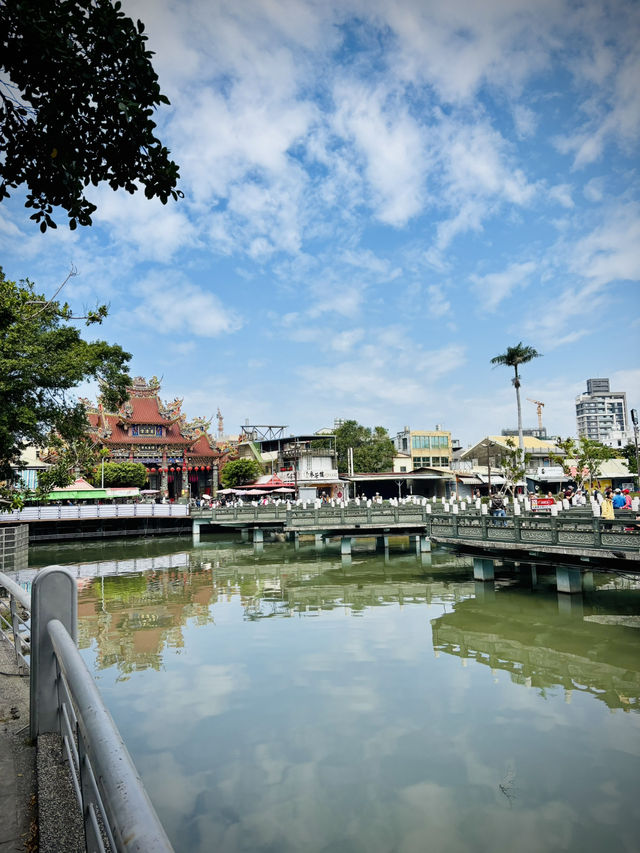 蓮池潭風景區：龍虎相伴的湖畔勝景