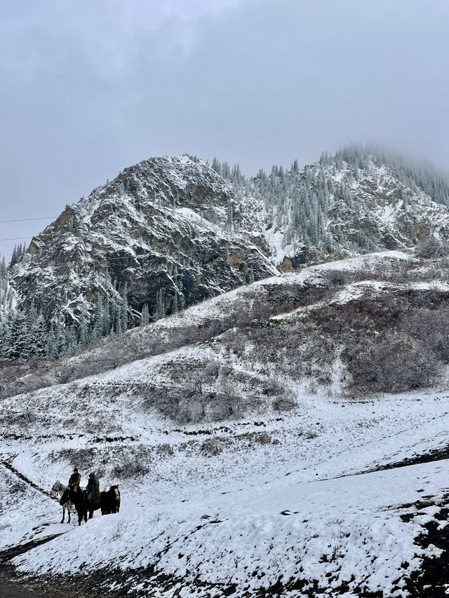 Hiking to Upper Kolsai Lake