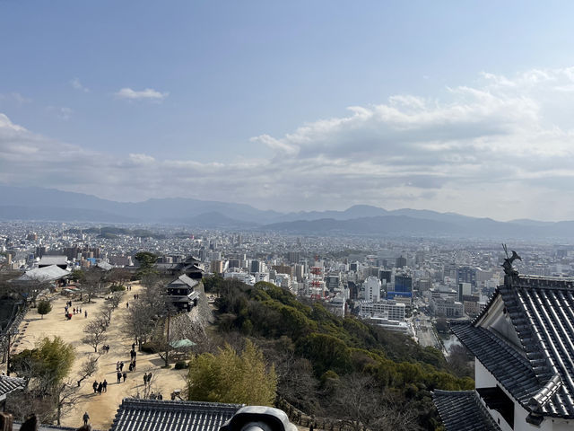 【ホテル椿館に泊まって、松山・道後のレトロ旅を満喫】