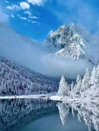 Bipenggou in Winter: A Silent Symphony of Snow and Stillness