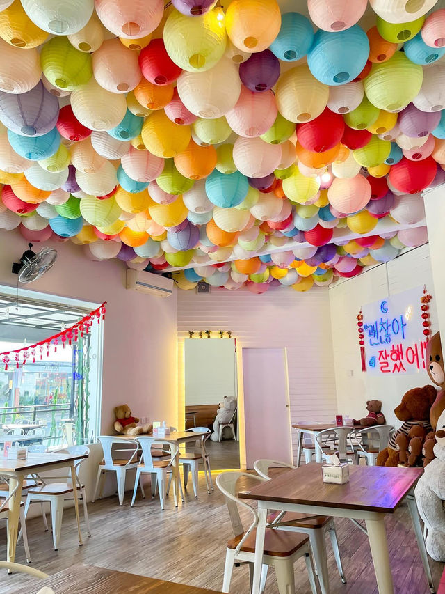Lee's Cafe & Bar