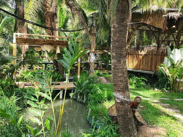 คาเฟ่ในสวนมะพร้าว บ้านสวนพาฝัน