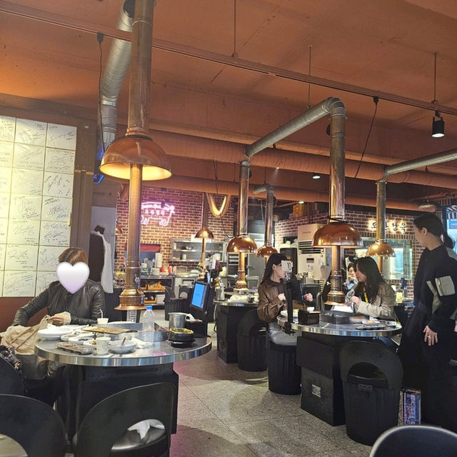 [狎鴎亭]絶品サムギョプサル！超人気のお肉屋さん[島山精肉本店 도산정육 본점]