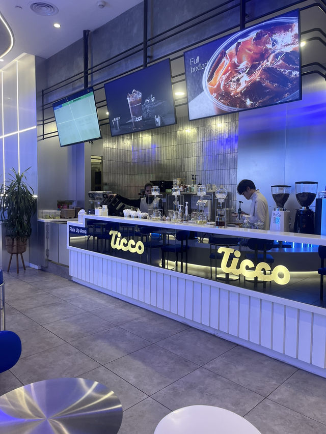 Chillin' in Blue: Sippin' Hazelnut Vibes at Ticco