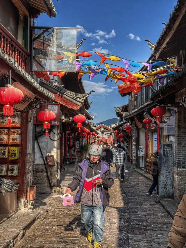 Timeless Stone Paths: A Spring Stroll Through Lijiang Old Town