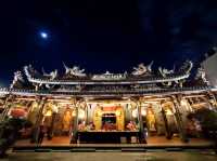 วัดเก่าแก่อายุกว่า 200 ปีกลางเมืองไทเป