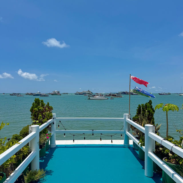 คาเฟ่ริมทะเลสุดชิล Vibes สวยดีต่อใจ #พัทยา 🥤🌊💙