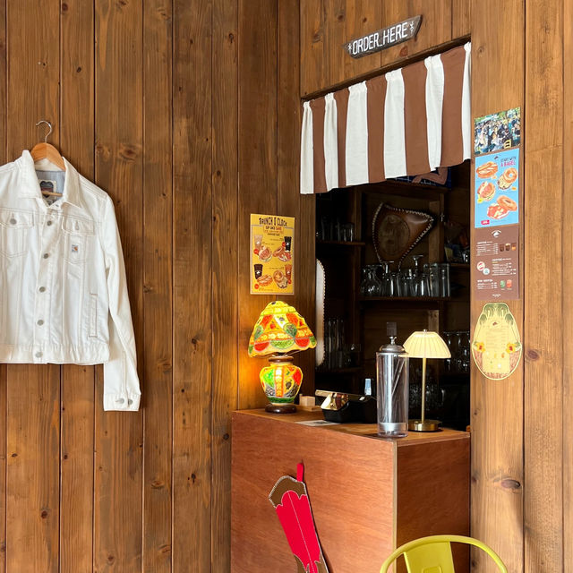 𝗖𝗵𝘂𝗰𝗸𝗹𝗲𝘁𝗼𝗻𝘀 คาเฟ่ลับๆย่านรังสิต