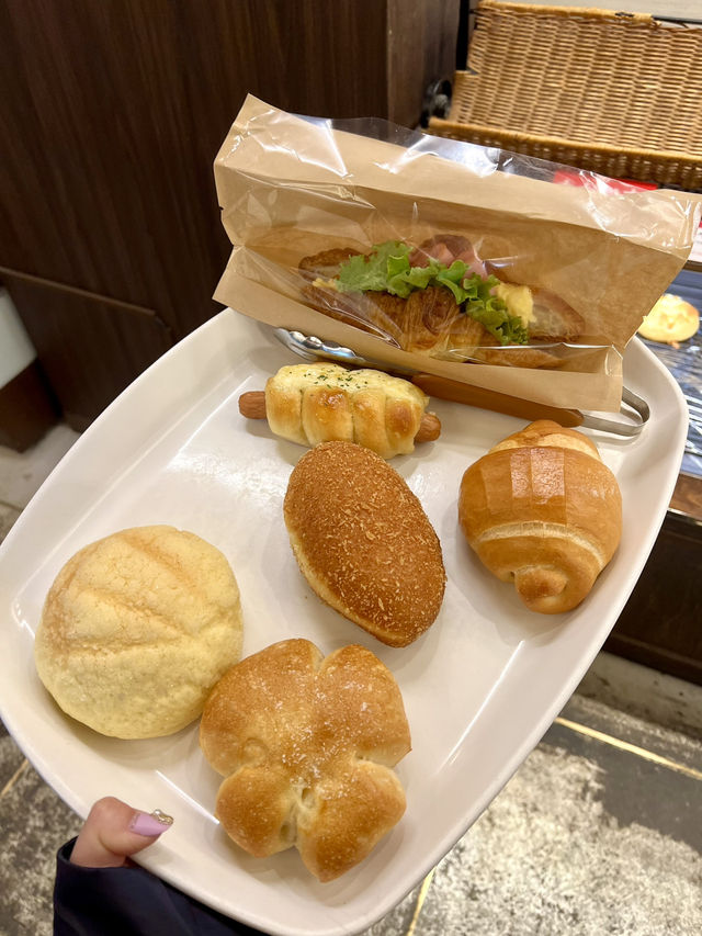 A Winter Escape to Otaru – Snow, Sweets & Canal Strolls