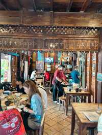 Nostalgic restaurant with great Thai food