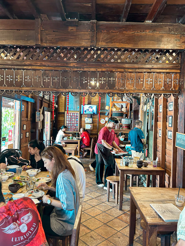 Nostalgic restaurant with great Thai food