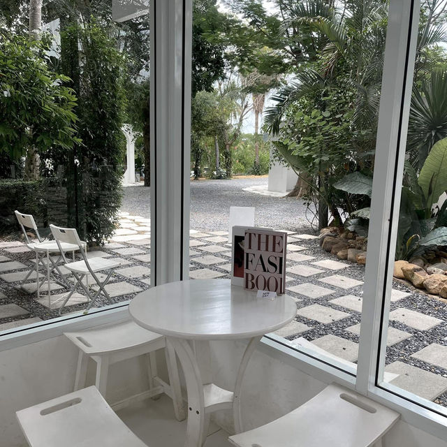 New Day Cafe Bakery Space อ่างทอง