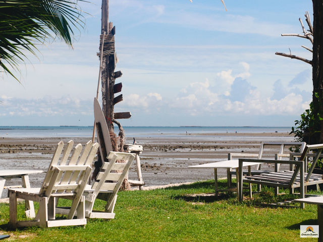 White House Beach Café & Restaurant