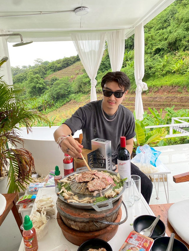 หนีความวุ่นวาย ขึ้นดอยไปกินหมูทะชิวๆ วิวหลักล้าน 