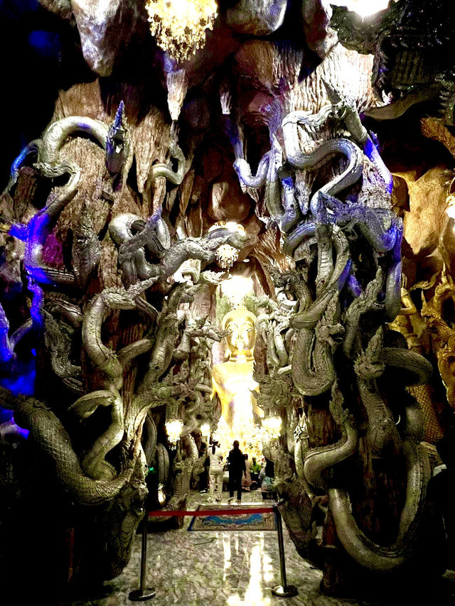 迫力満点！マニウォン寺院の巨大ヤック像に会いに行こう。