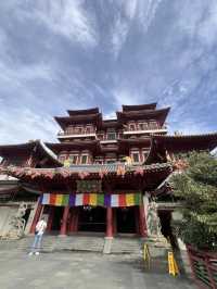 Buddha Tooth Relic Temple (วัดเขี้ยวแก้ว)